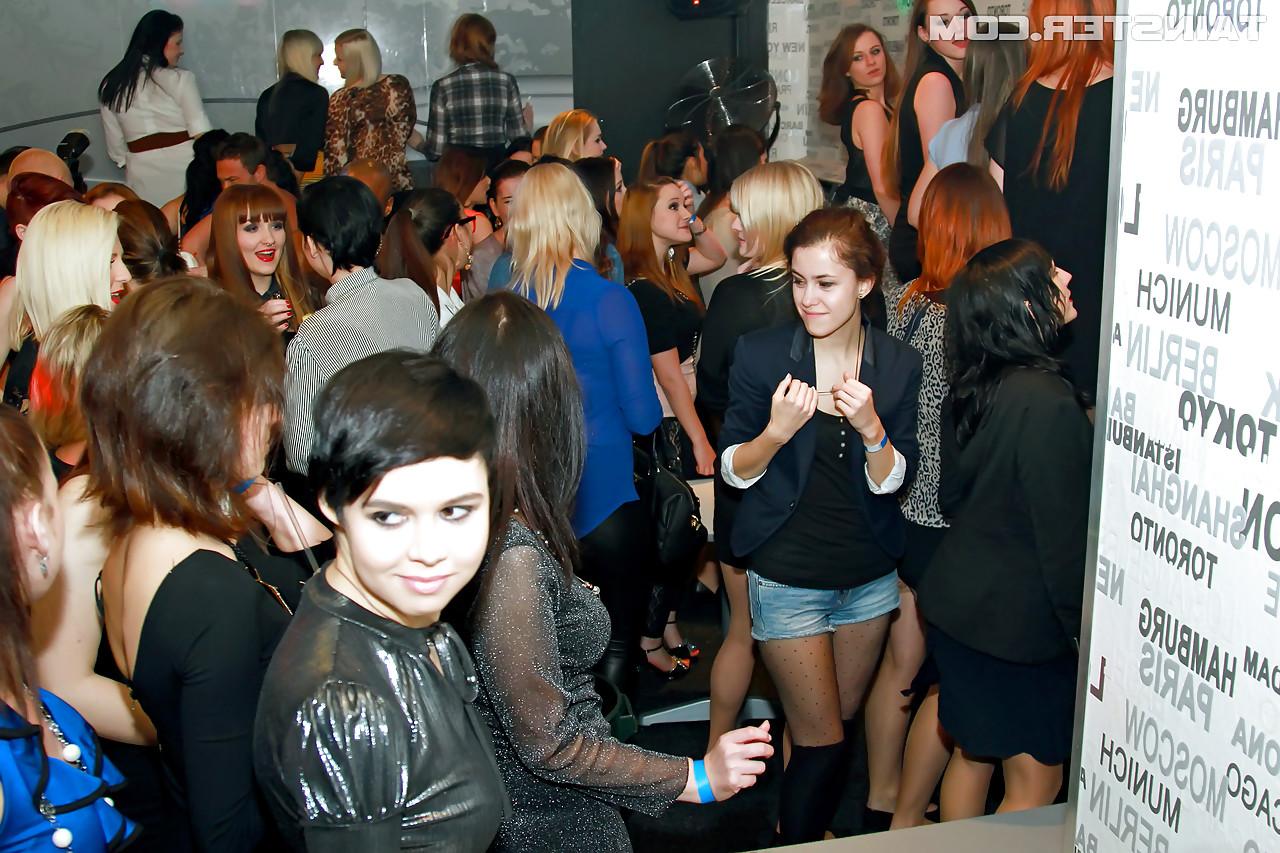 15P Hot chicks clothed in shorts sucking big cock at interracial CFNM party