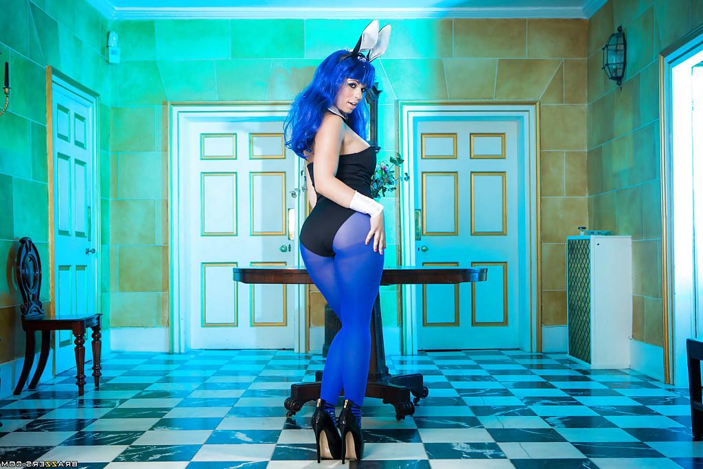16P Cute Euro bunny Nekane Sweet stripping off leotards and onesie