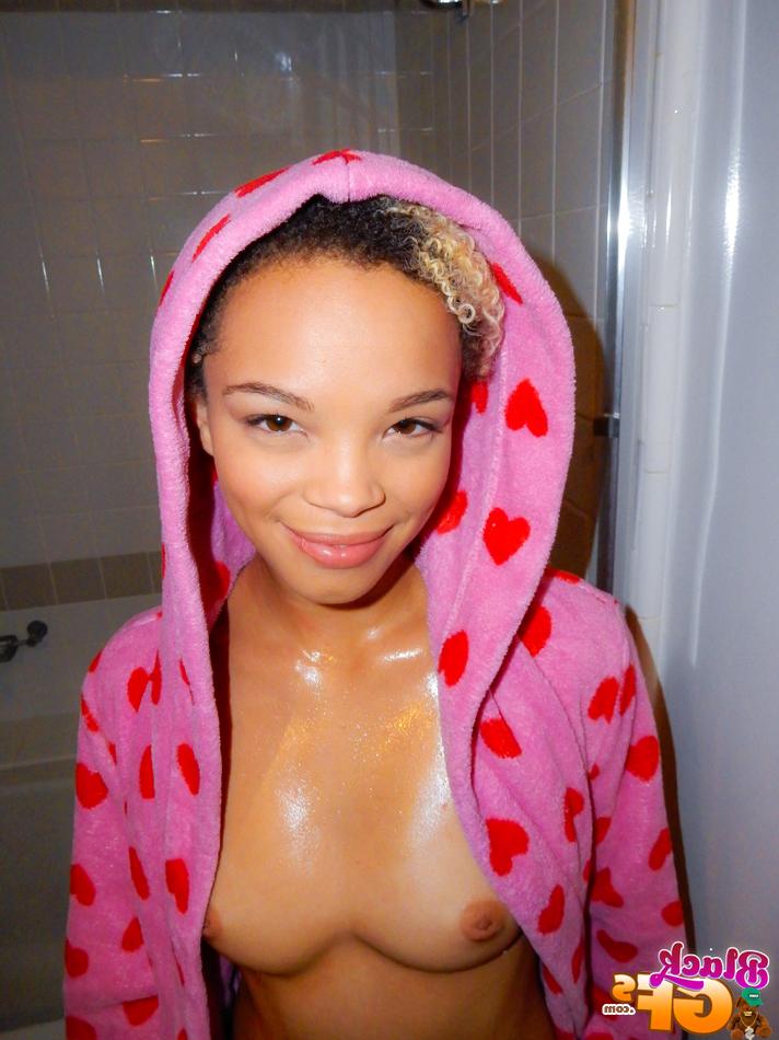 16P Reasonable model Ashley is going places with her wet and sweet pussy