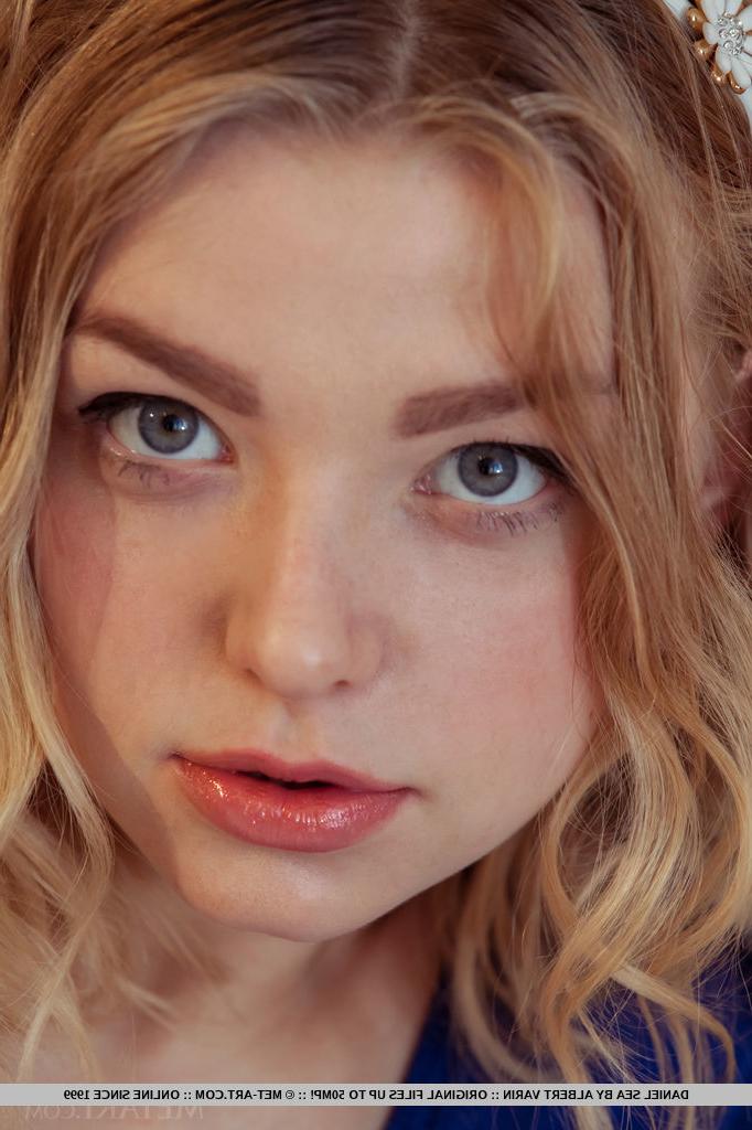 18P Blonde babe Daniel Sea revealing big teen boobs for glamour photo shoot