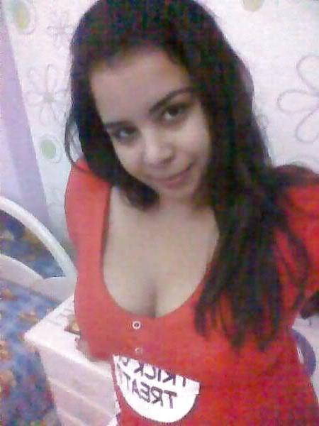 14P Arabic girl tits
