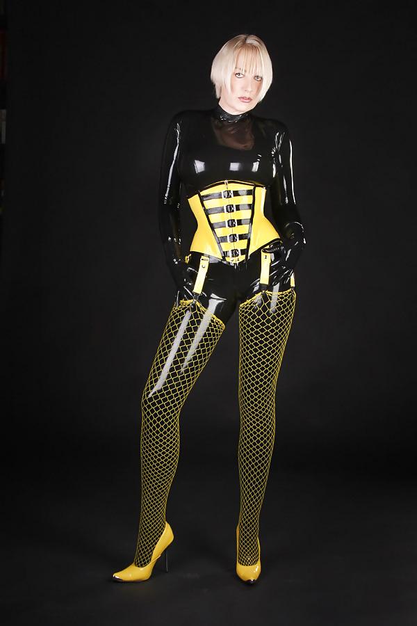 16P Latex lingerie