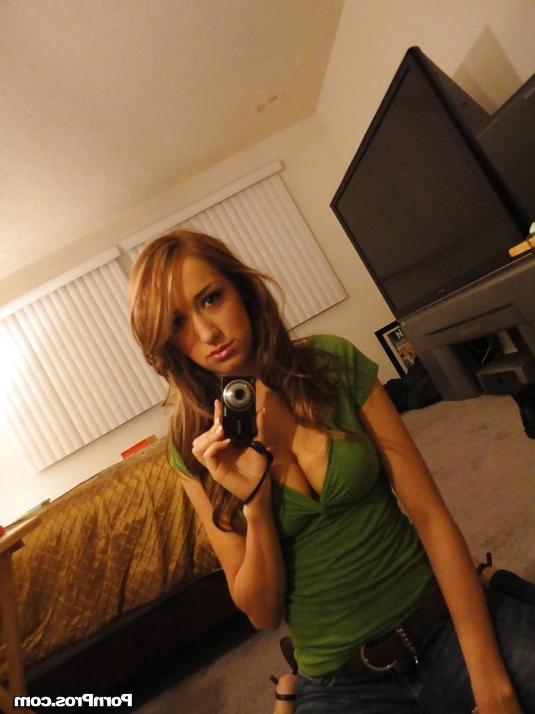 16P Naughty teen takes off her clothes to boast of big tits and sexy body shapes