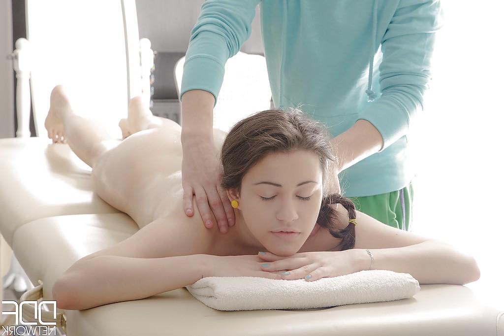 16P Young girl with perfect shaved teen pussy receives relaxing massage