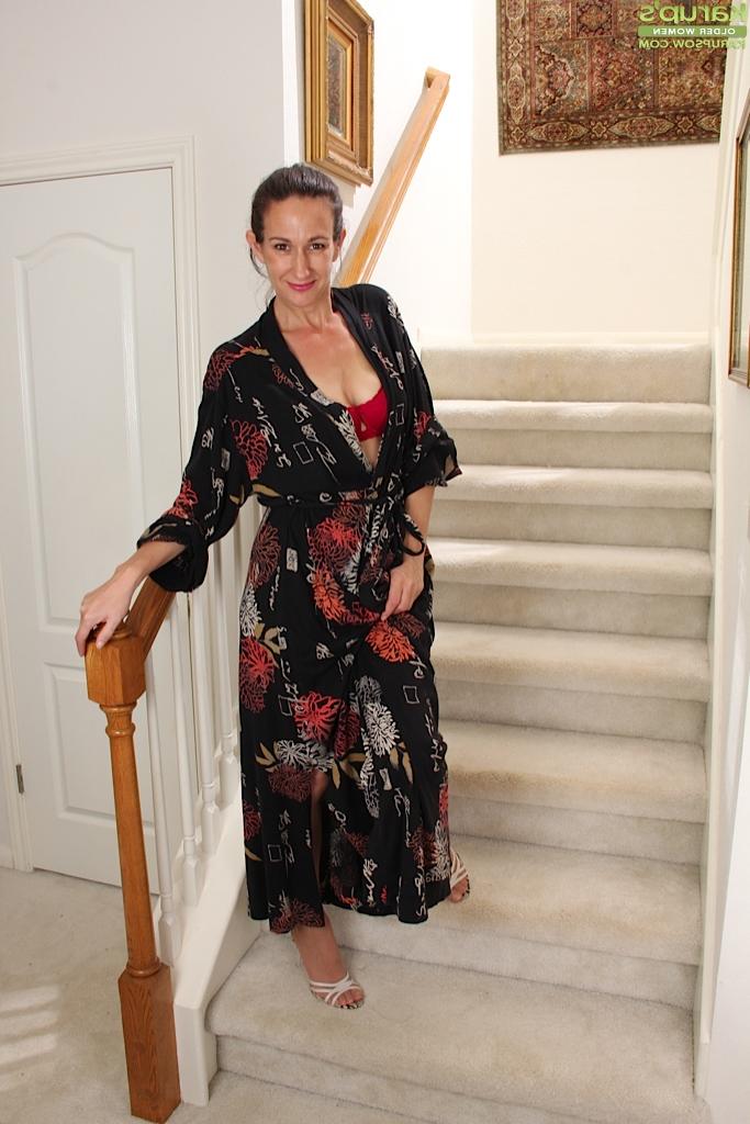 16P Sensate mature with yummy ass Genevieve Crest fingering on stairs