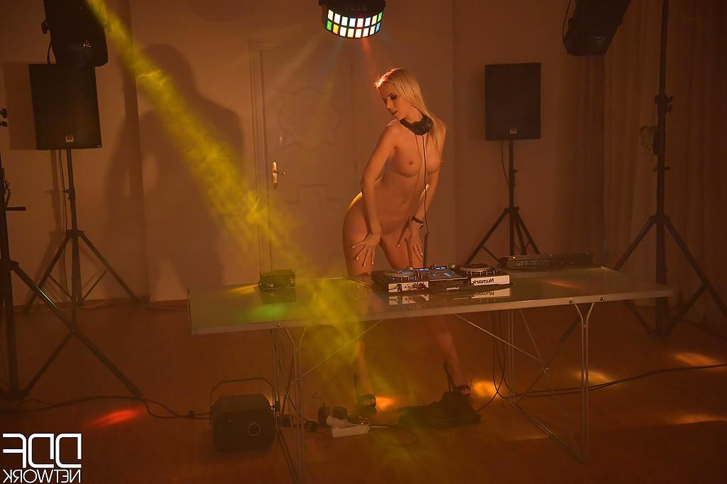 16P Busty blonde DJ Lynna Nisson exposing perfect large natural boobs in club
