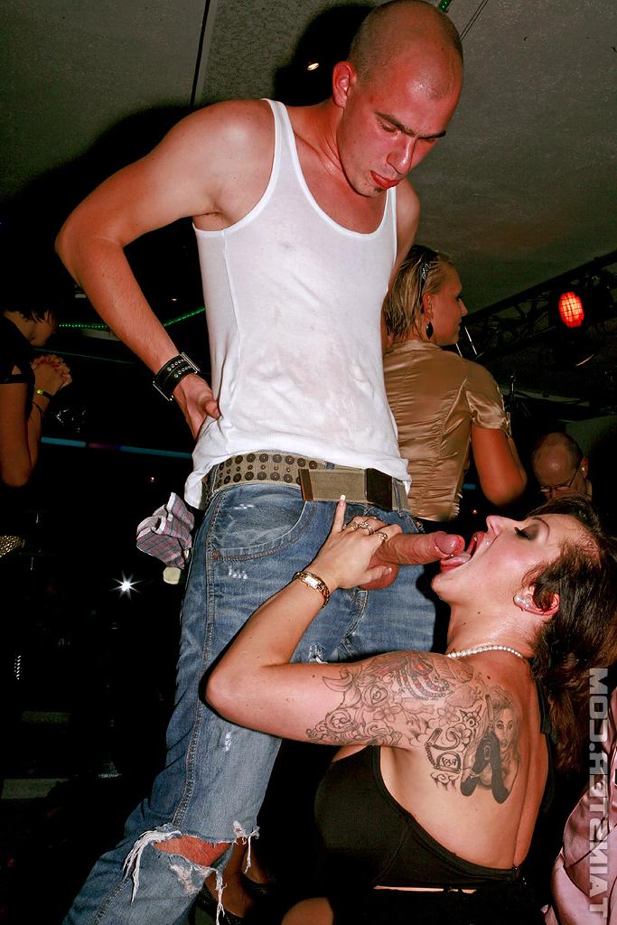 16P Raunchy MILFs have a wild sex prgy with hung lads at the drunk party