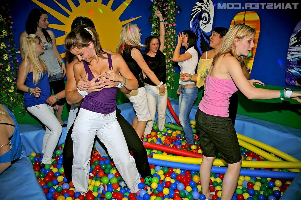 16P Raunchy amateurs getting fucked hardcore at the drunk party in the club