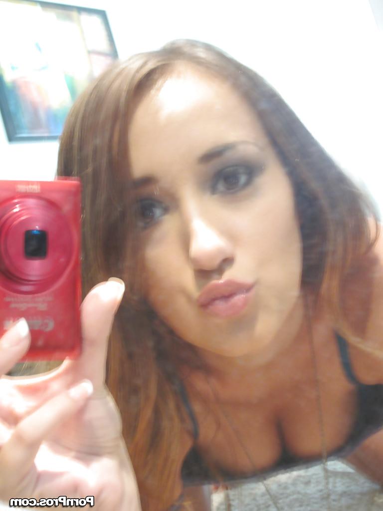 16P Victoria Black is doing some self shots in her tight white shorts