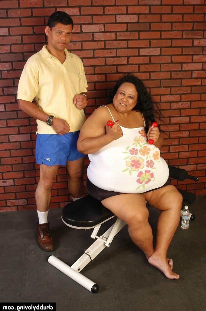 16P Obese Filipino lady Debrina sucking off cock after baring massive floppers