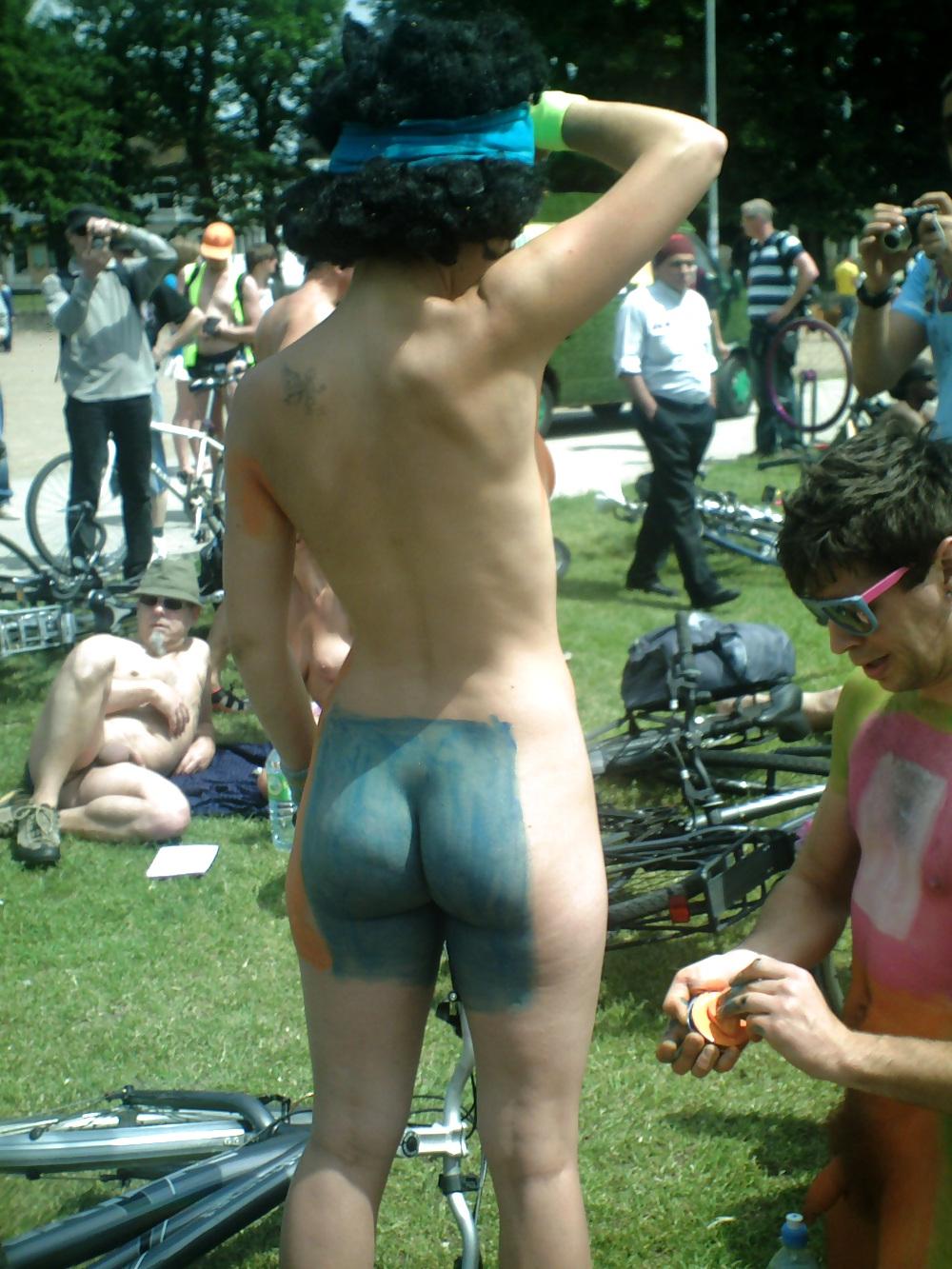 25P Nudist Fun