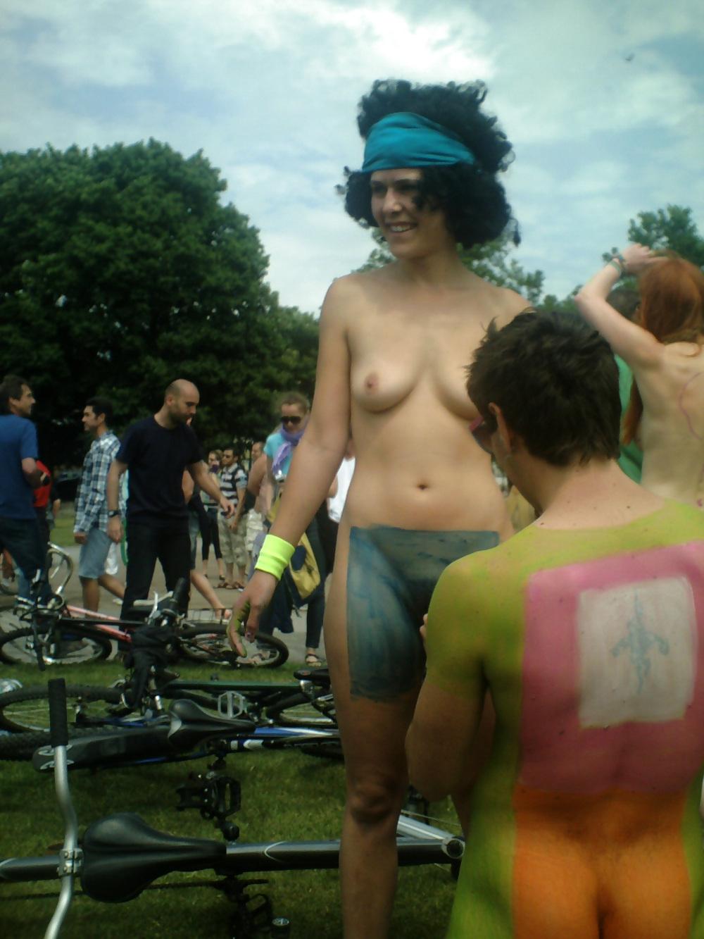 25P Nudist Fun
