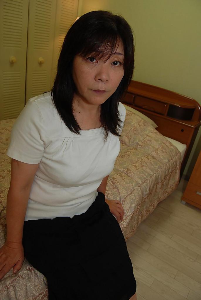 16P Asian milf with an superb ass and tiny tits Sayuri Nozawa doing some posing