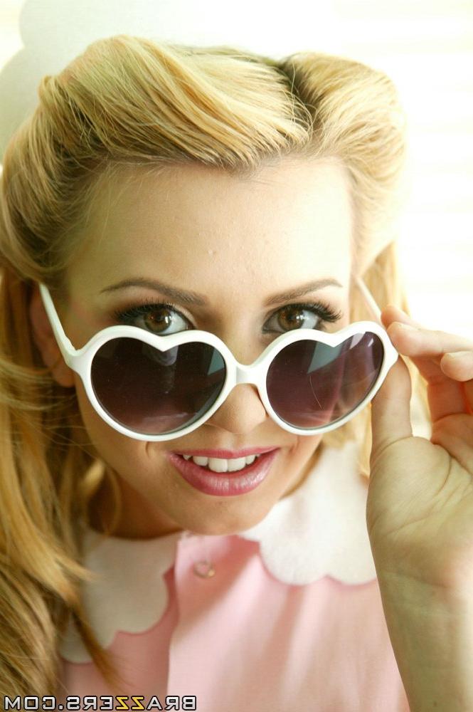 16P Blonde babe Lexi Belle takes off her sexy uniform to show boobs