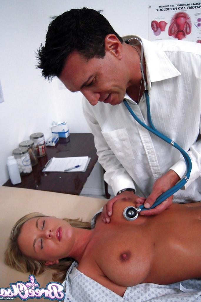 15P Cute-looking blonde Bree Olson is getting pleasure from her doc