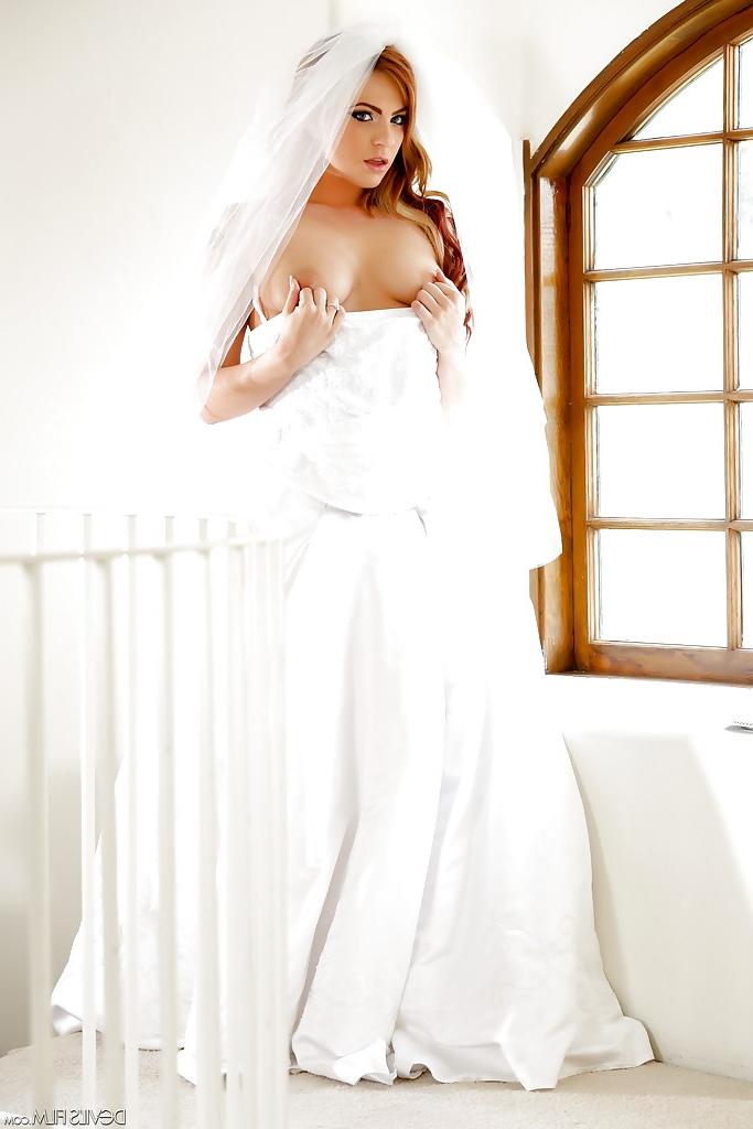 16P Kinky brunette babe Dahlia Sky showcasing her naturals before a wedding