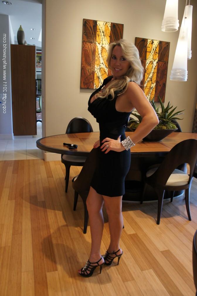 16P Gorgeous blonde babe on high heels exposing her big tits and pussy
