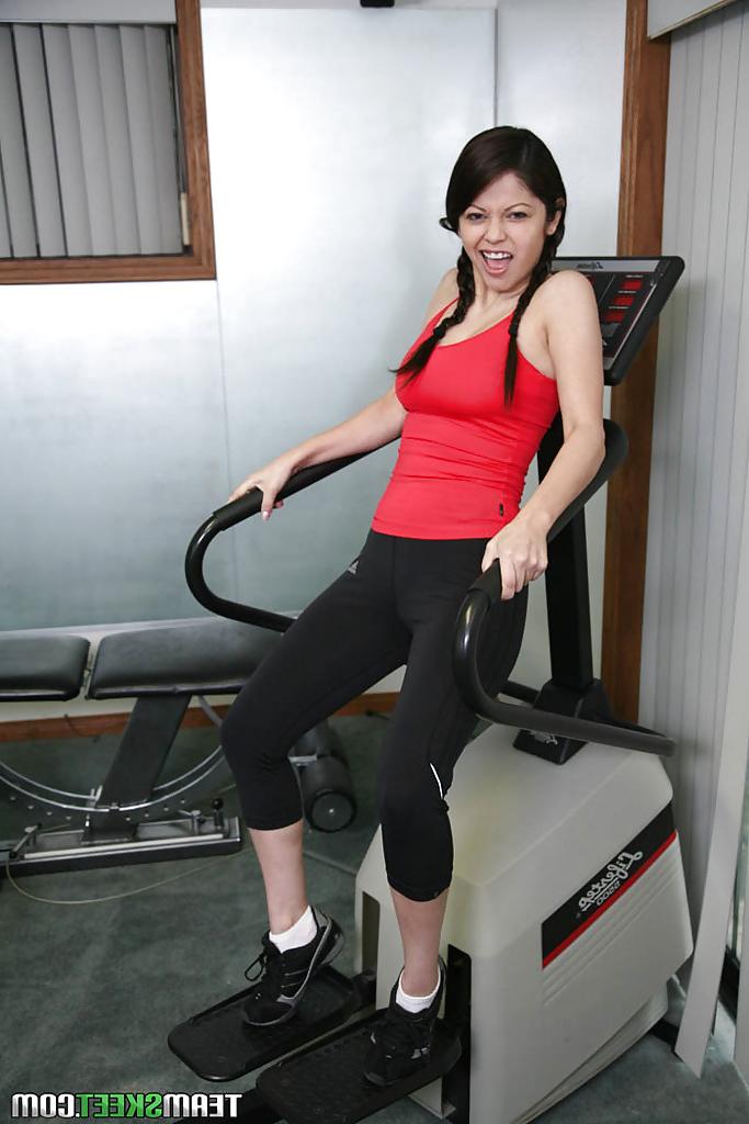 16P Sporty latina with pigtails Evie Dellatossa stripping in the gym