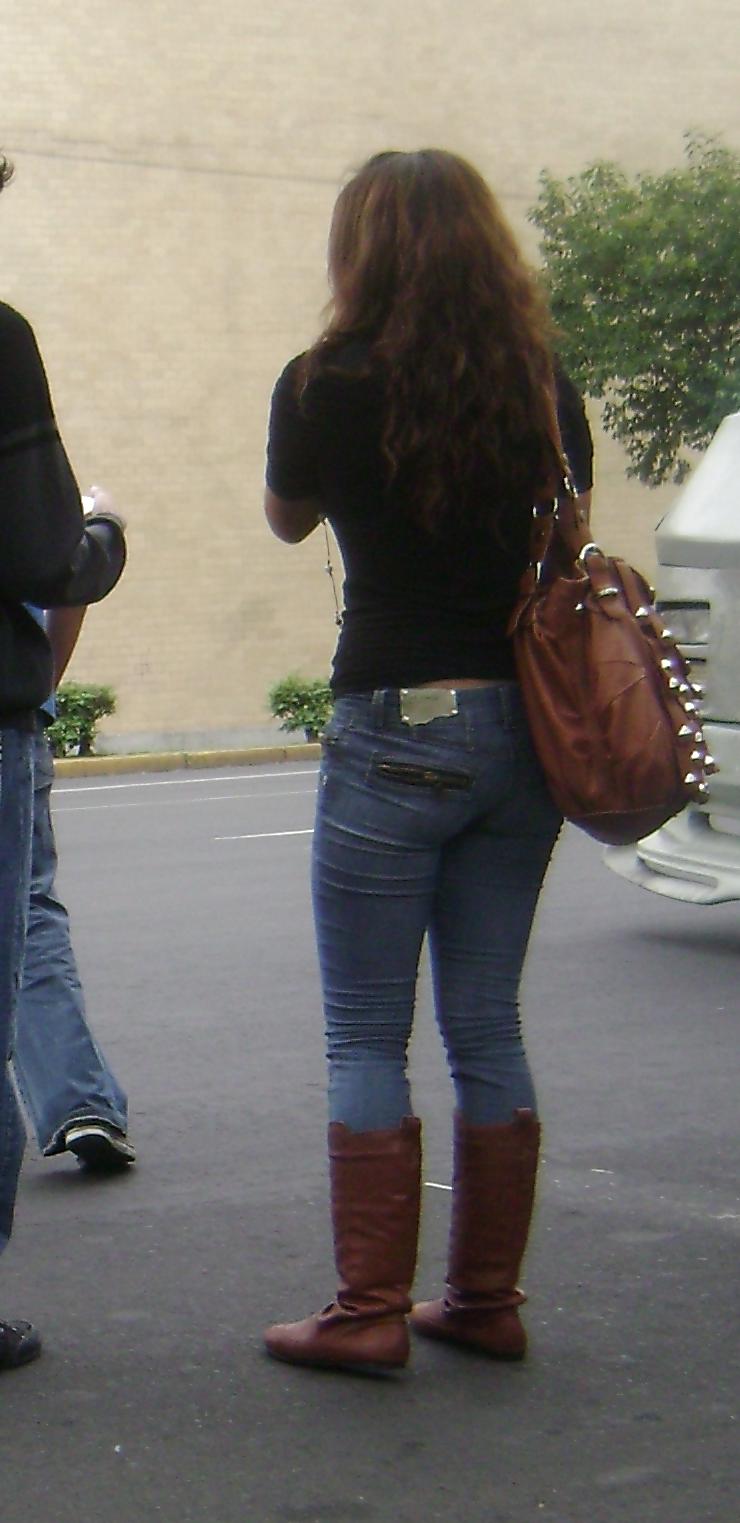 19P CHAVAS SALIENDO DE PREPA