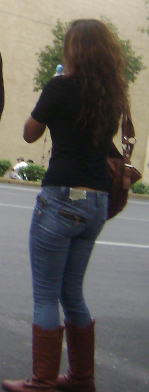 19P CHAVAS SALIENDO DE PREPA