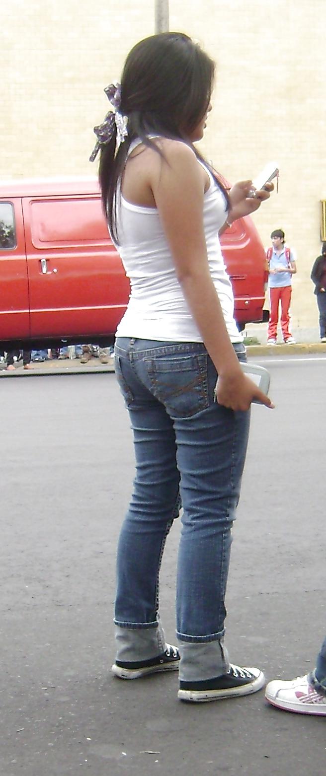 19P CHAVAS SALIENDO DE PREPA