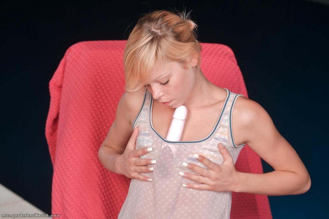 15P Pictures of teen Alice Wonderbang stuffing a toy up her pussy