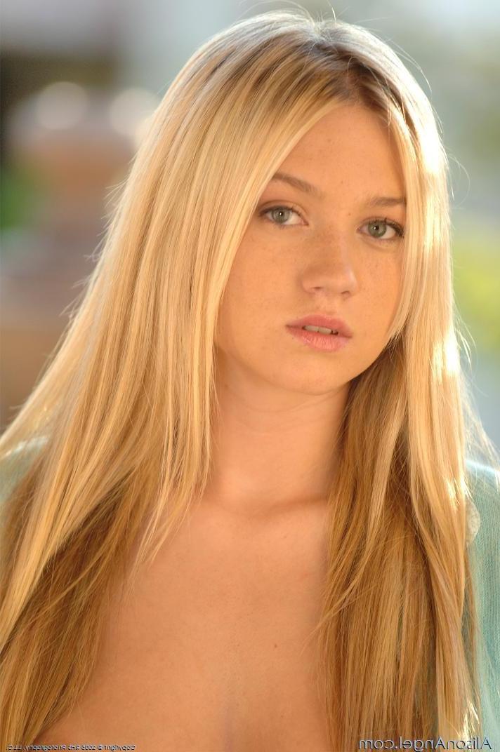 20P Pictures of Alison Angel\'s pussy