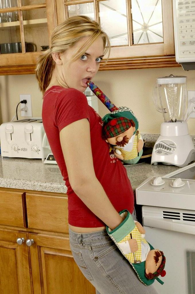 16P Pictures of All About Ashley masturbating while cooking