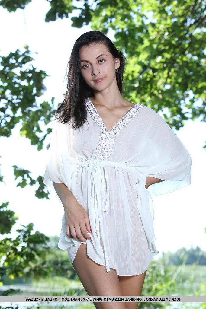 18P Pretty teen Juck invites you on a private picnic in "Ginone"