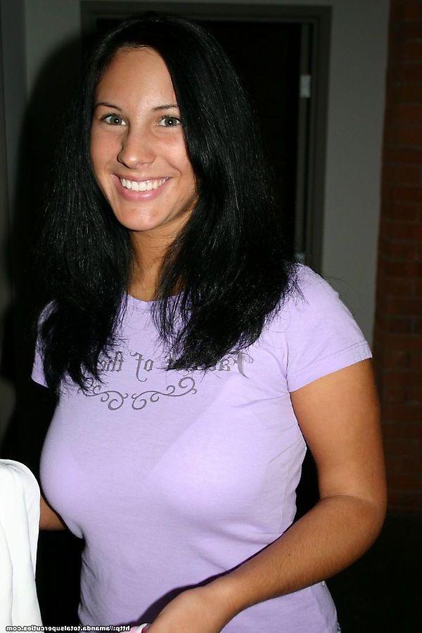 20P Pictures of teen cutie Amanda pulling down her jeans