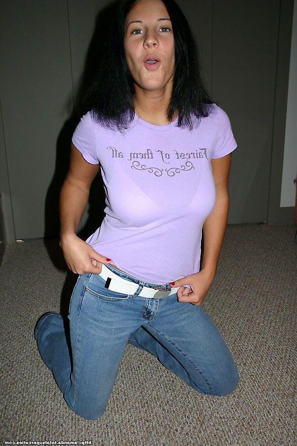 20P Pictures of teen cutie Amanda pulling down her jeans