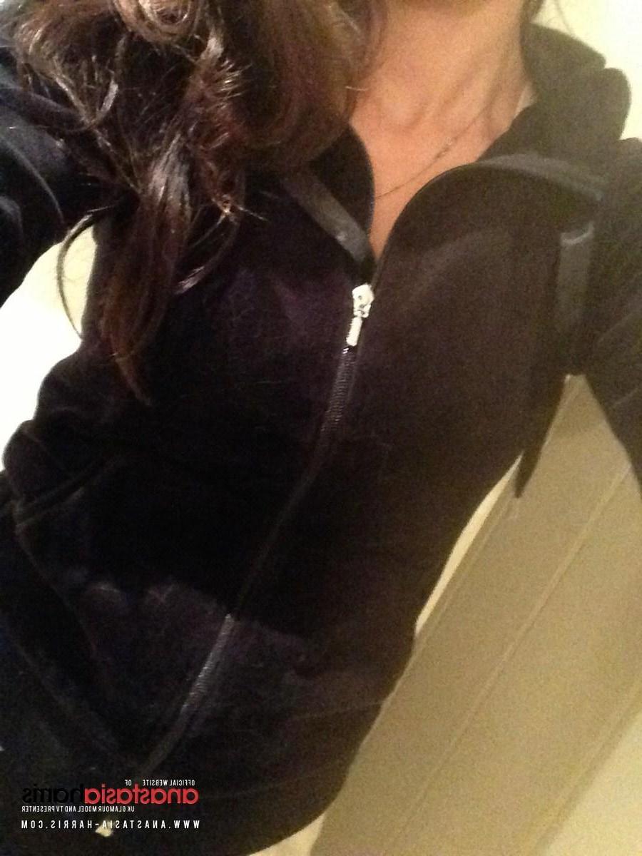 12P Anastasia Harris is off to the gym and off with her clothes