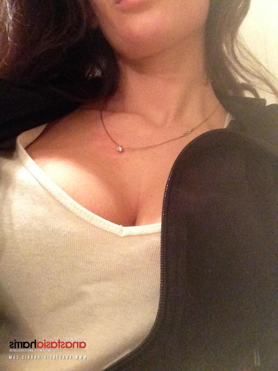 12P Anastasia Harris is off to the gym and off with her clothes