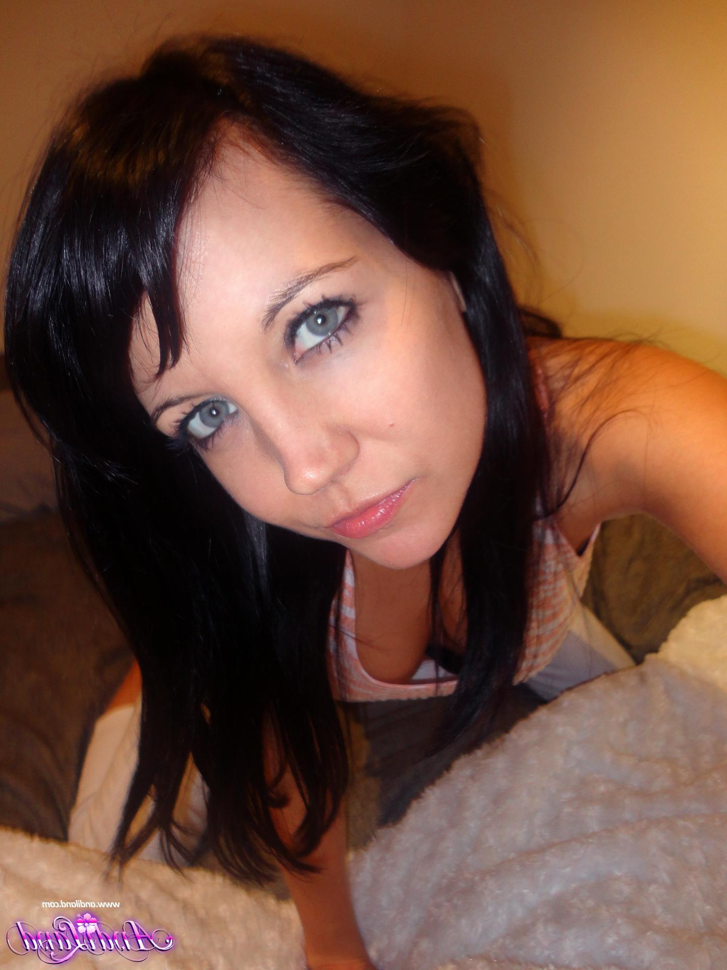 15P Pictures of Andi Land pulling down her white pants in bed