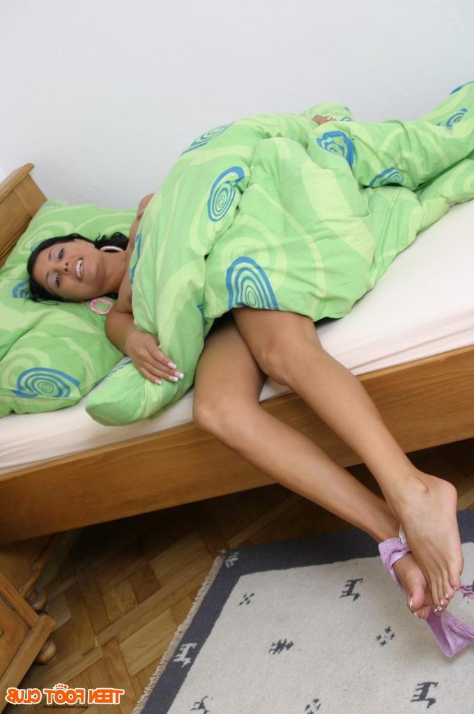 15P Sleepy teen wakes up aroused by her hot feet