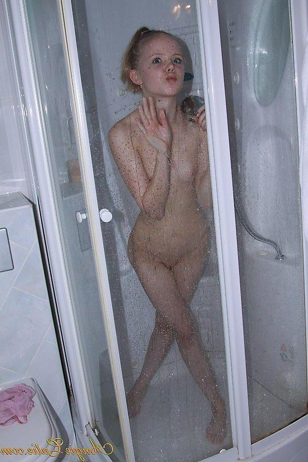 20P Pictures of teen model Angie Cutie getting all wet for you