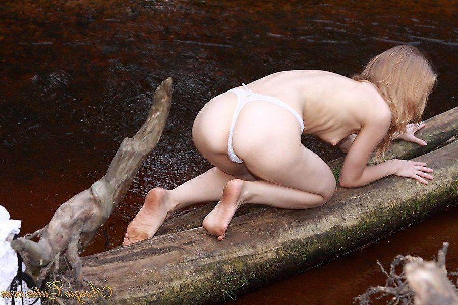 20P Pictures of teen star Angie Cutie getting naked and wet