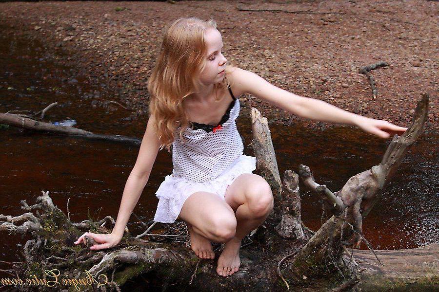 20P Pictures of teen star Angie Cutie getting naked and wet