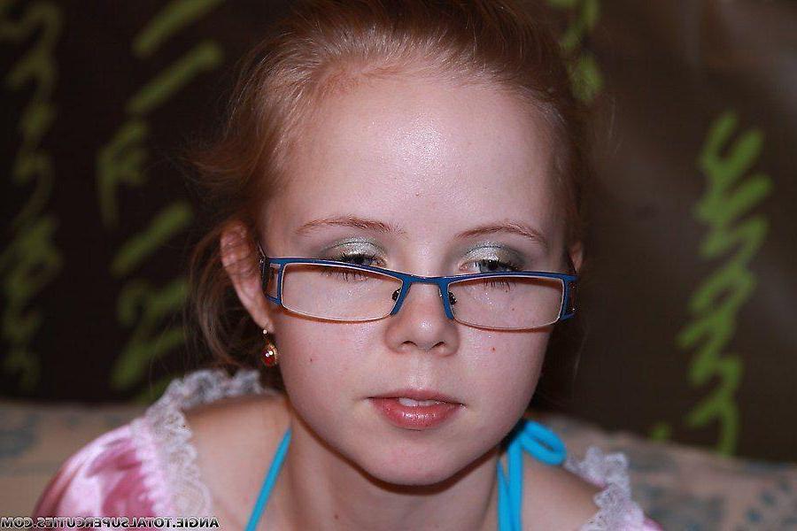 20P Pictures of teen cutie Angie playing with her laptop