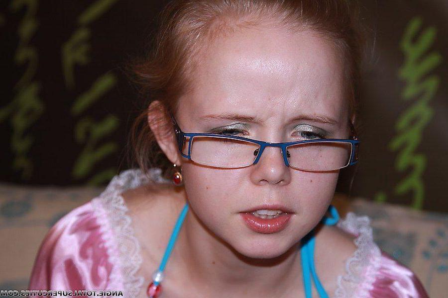 20P Pictures of teen cutie Angie playing with her laptop