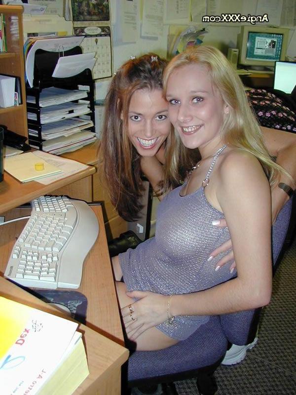 15P Pictures of teen porn girl Angie XXX having fun with her friends