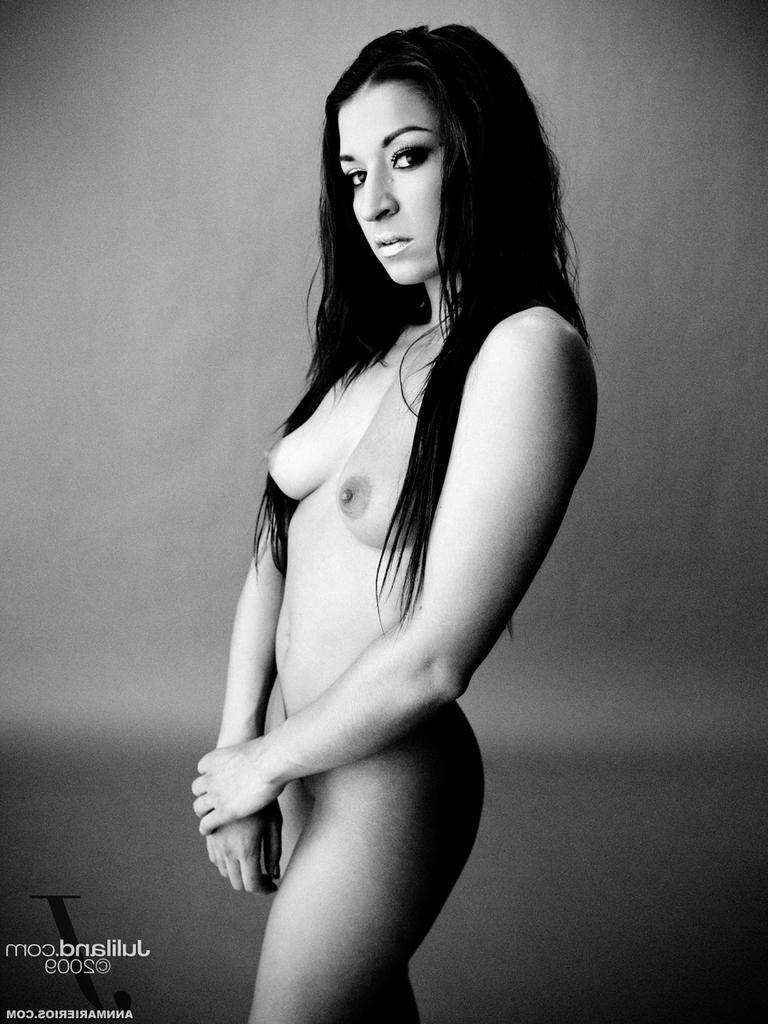 15P Pictures of Ann Marie Rios masturbating in black and white