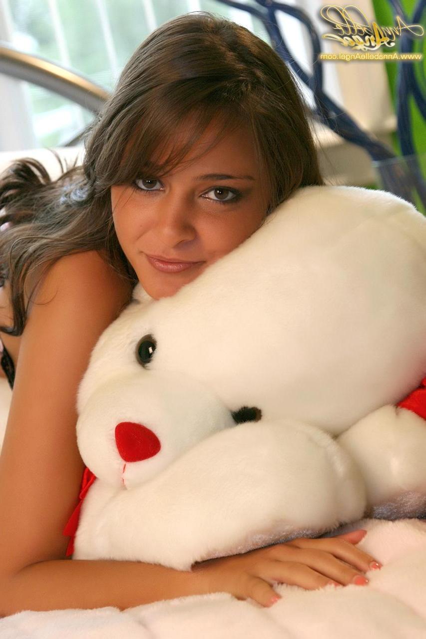 16P Pictures of teen chick Annabelle Angel relaxing after school