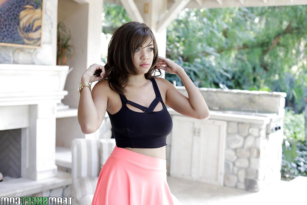 16P Smiling Latina Cassidy Banks is showing her cute naked body!