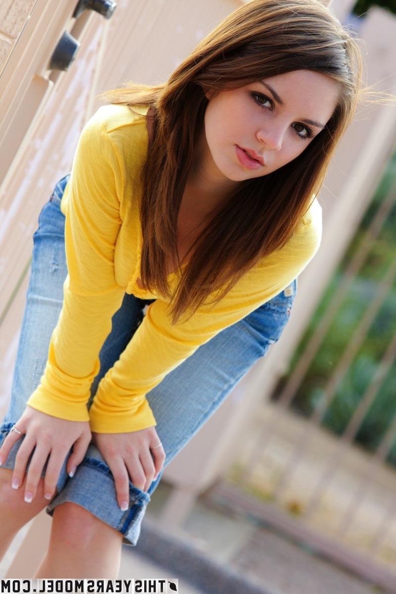 15P Hot coed Aspen Martin shows you her amazing pussy in the sun