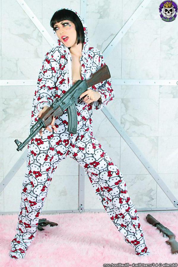 15P Gunned-up goth teen Asphyxia Noir rocking her Hello Kitty onesie