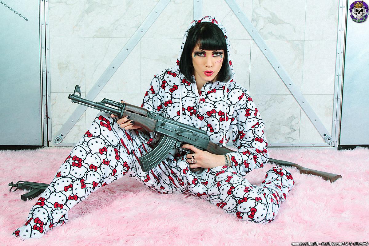 15P Gunned-up goth teen Asphyxia Noir rocking her Hello Kitty onesie