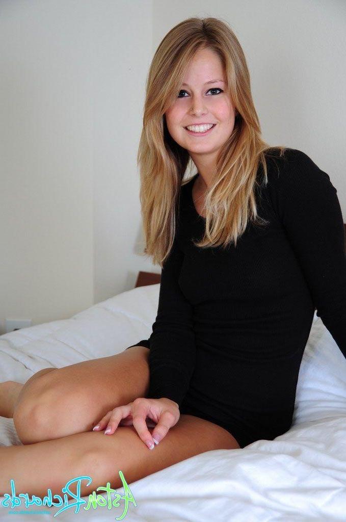 20P Pictures of teen girl Aston Richards stripping for you in bed