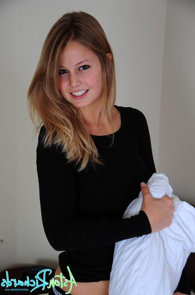 20P Pictures of teen girl Aston Richards stripping for you in bed
