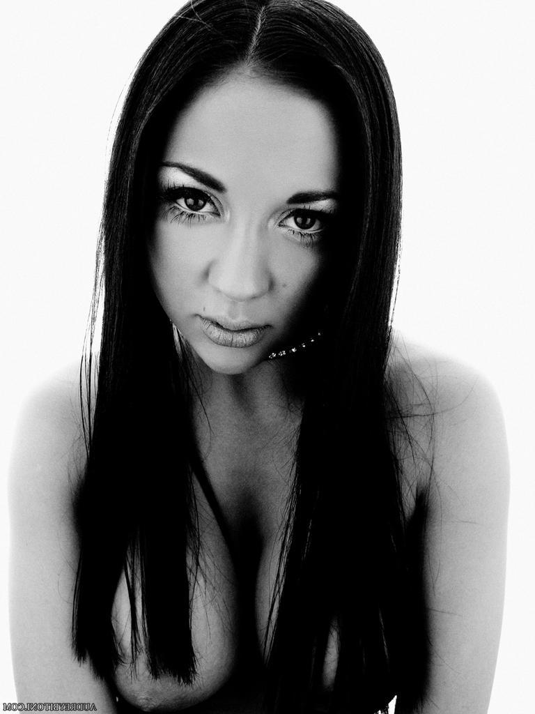 15P Pictures of Audrey Bitoni showing her pussy in black and white